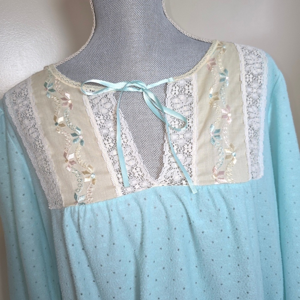 Vintage Vanity Fair Blue Pointelle Lace Embroidered Maxi Nightgown Made in USA L